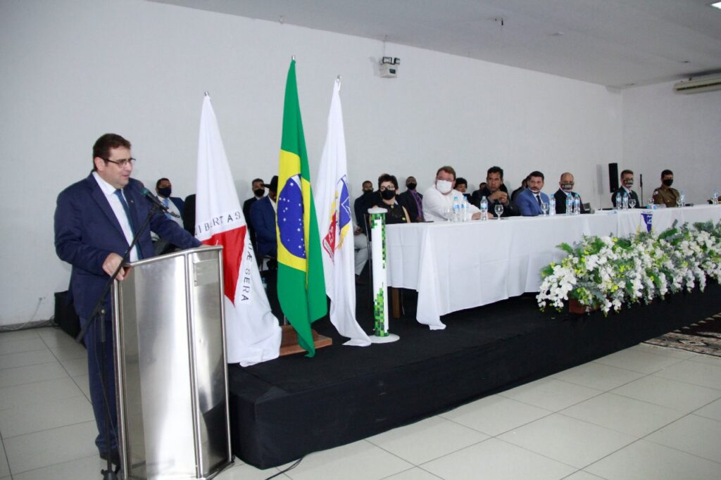 Esta imagem tem um texto alternativo em branco, o nome da imagem é 01_01_2021_Solenidade-de-posse-do-prefeito-Dr.-Marcos-Vinicius-e-o-vice-Sadi-Lucca-2-1024x682.jpeg