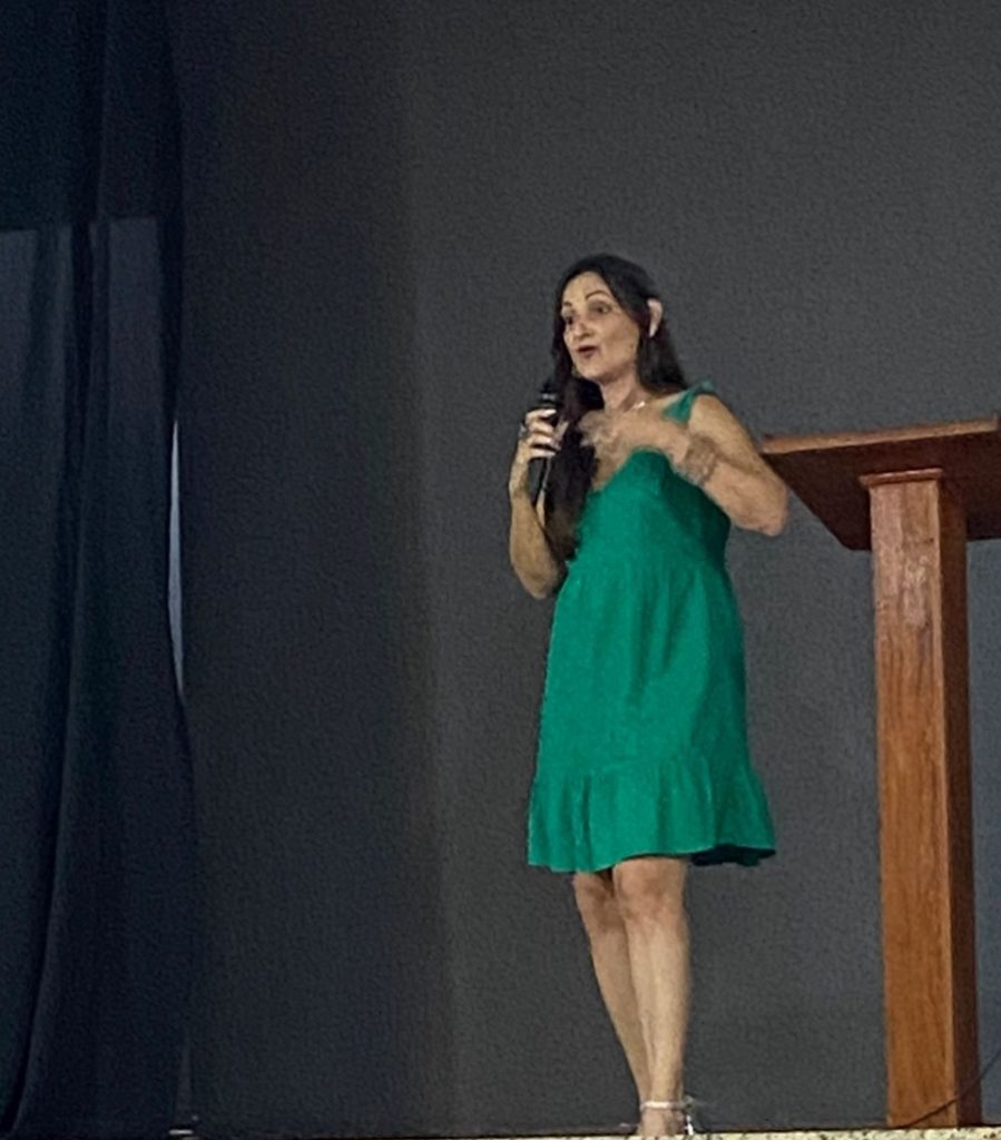 O atributo alt desta imagem está vazio. O nome do arquivo é Ana-Cleide-899x1024.jpg