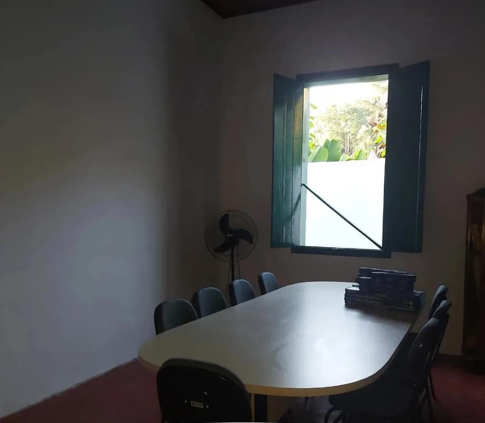 O atributo alt desta imagem está vazio. O nome do arquivo é sala-de-reuniao.jpg